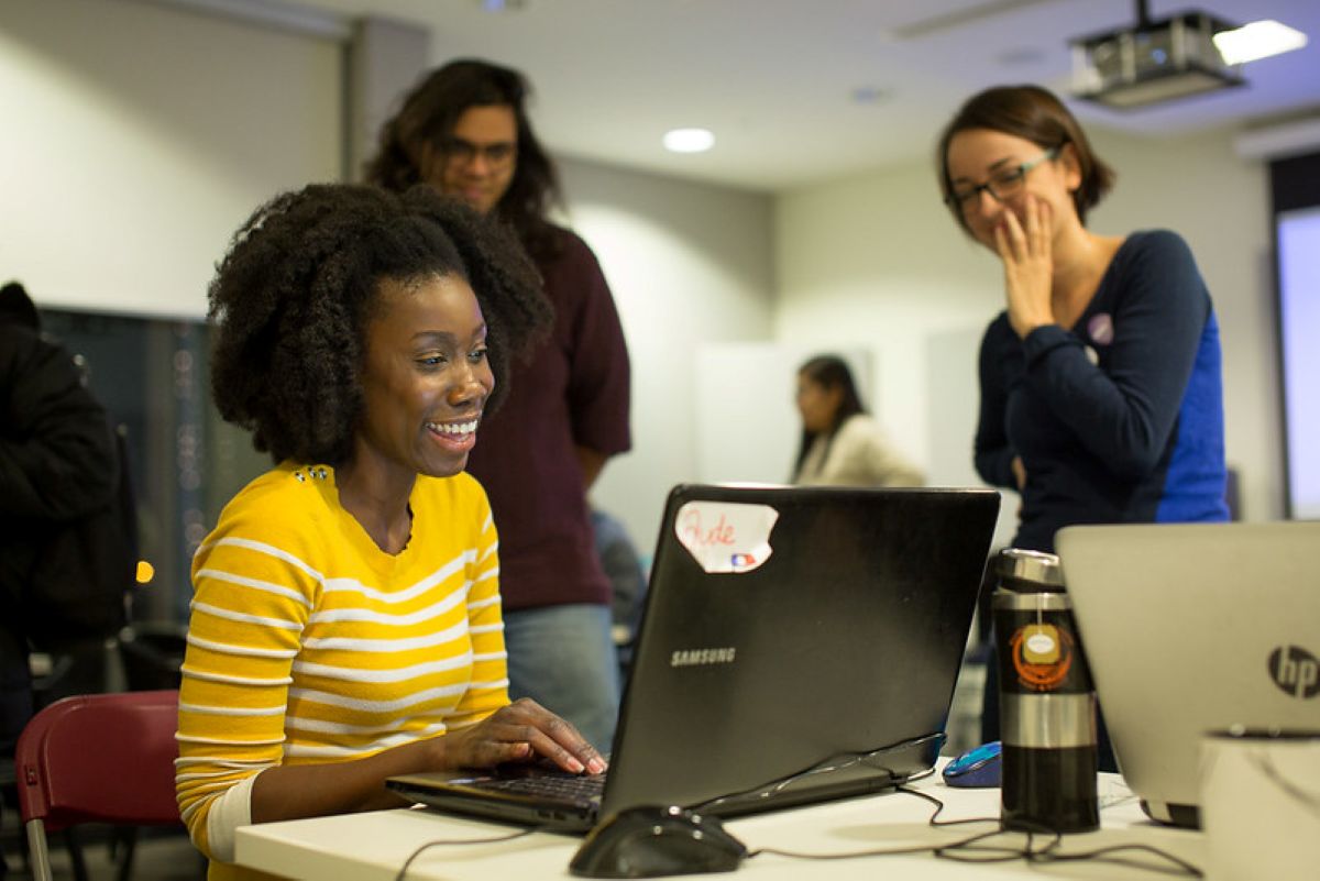 Keynote speaker Desirée de Jesús playtests a game